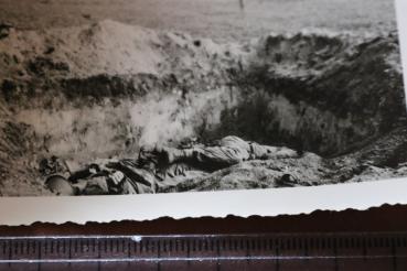 Preview: altes Foto - Soldatengrab - gefallene Soldaten - Ort ?